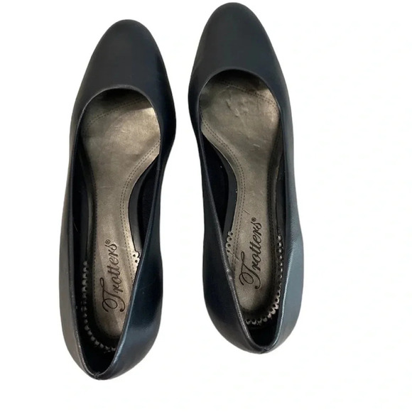 Trotters Women’s Navy Leather Pumps with Small Block Heel Size 6M GUC - Picture 1 of 9